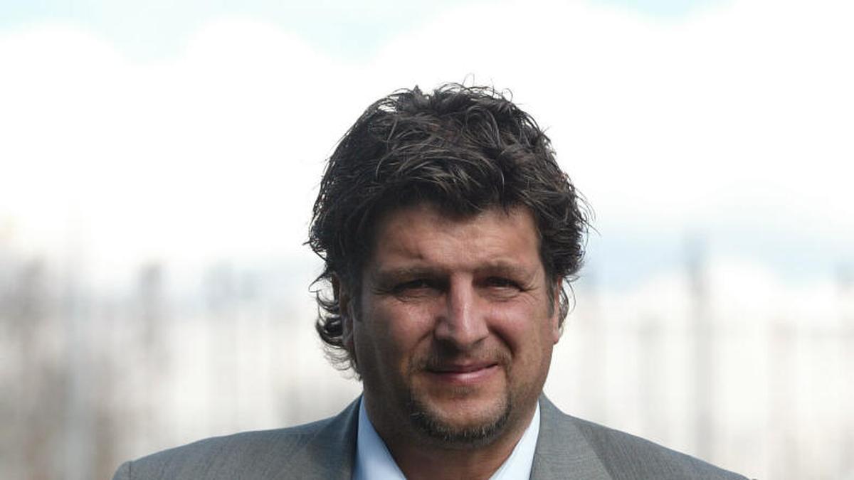 L’entraîneur par intérim Baldini se tourne vers la jeunesse pour relancer le football italien et critique la culture de la Serie A