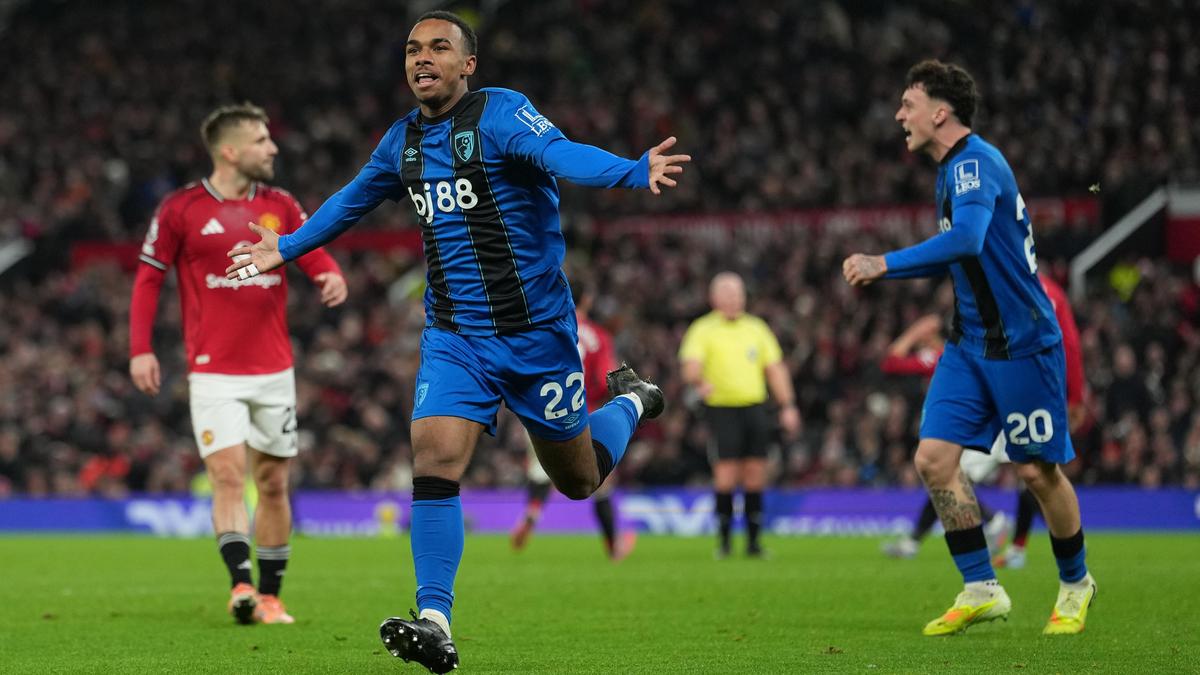 Man Utd x Bournemouth – gol tardio de Cruppi resgata ponto de Cherresi no clássico da Premier League