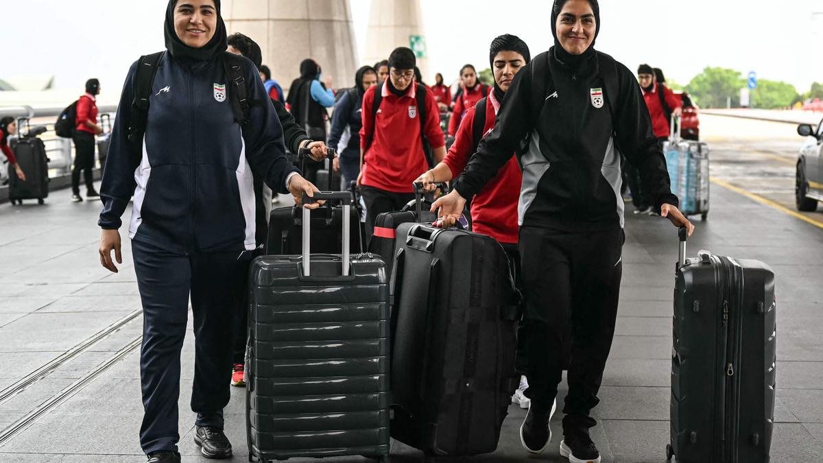 Seleção iraniana de futebol feminino deixará a Malásia rumo a Omã depois que seu pedido de asilo foi cancelado