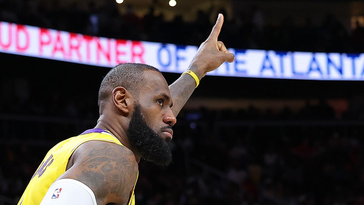 LeBron James breaks all-time NBA scoring record, goes past Kareem Abdul-Jabbar during Lakers vs Thunder