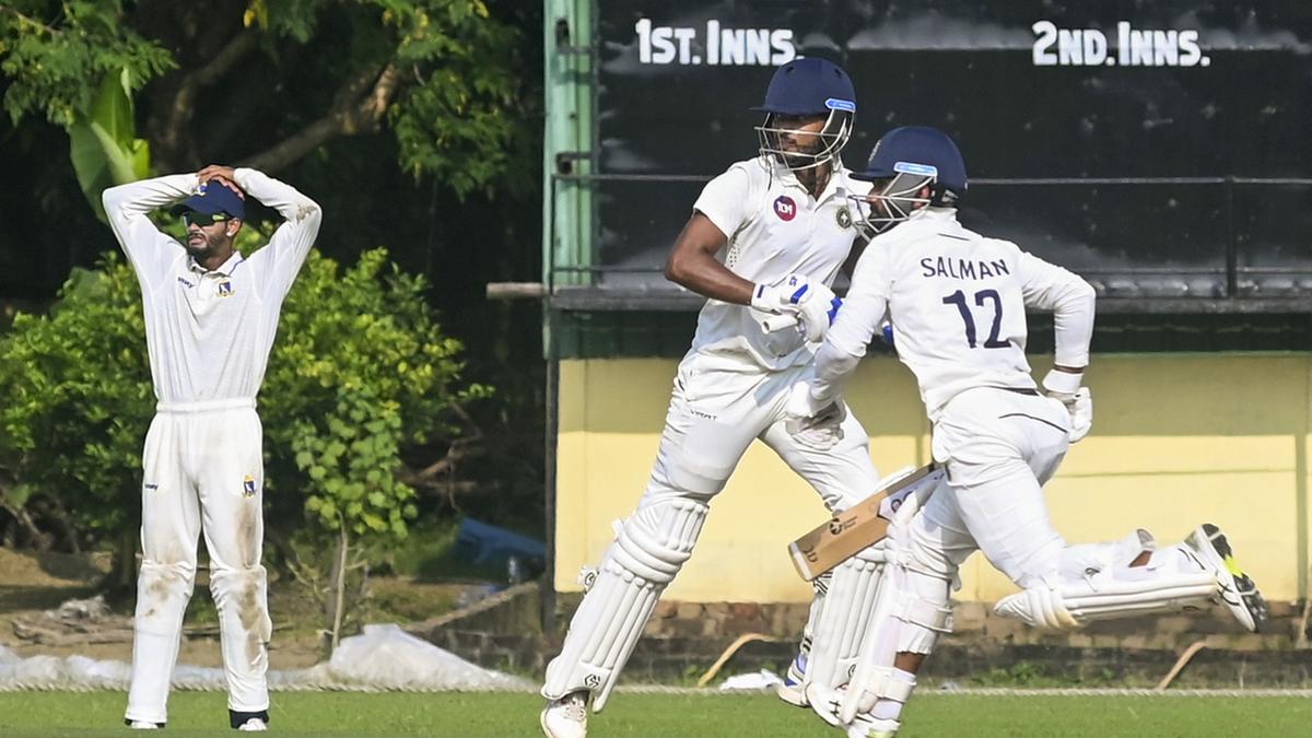 Ranji Trophy 2024-25: Jalaj-Nizar partnership gives Kerala upper hand against Bengal on Day 3