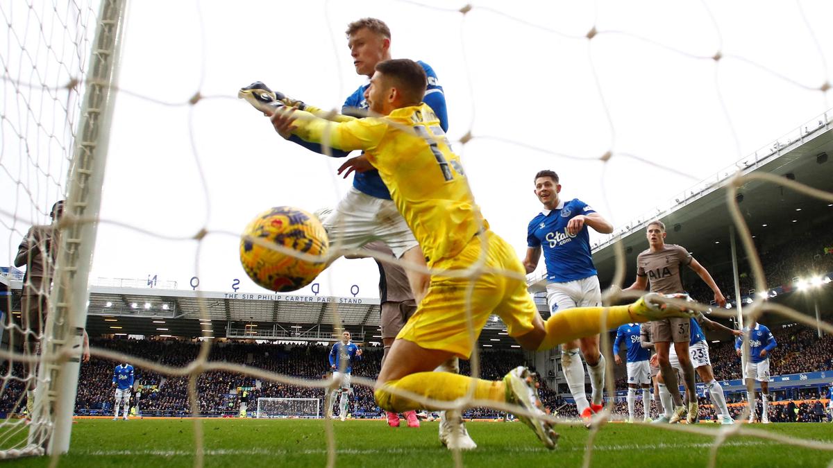 Branthwaite earns late point for Everton in 2-2 draw with Tottenham