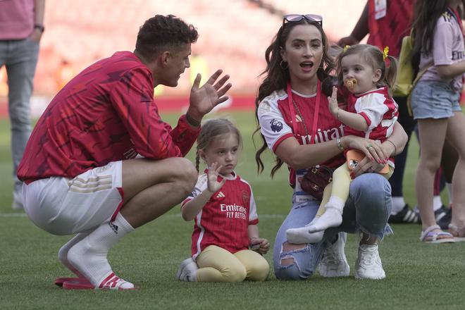 Granit Xhaka celebrates with his family after the English Premier League match between Arsenal and Wolverhampton Wanderers. 