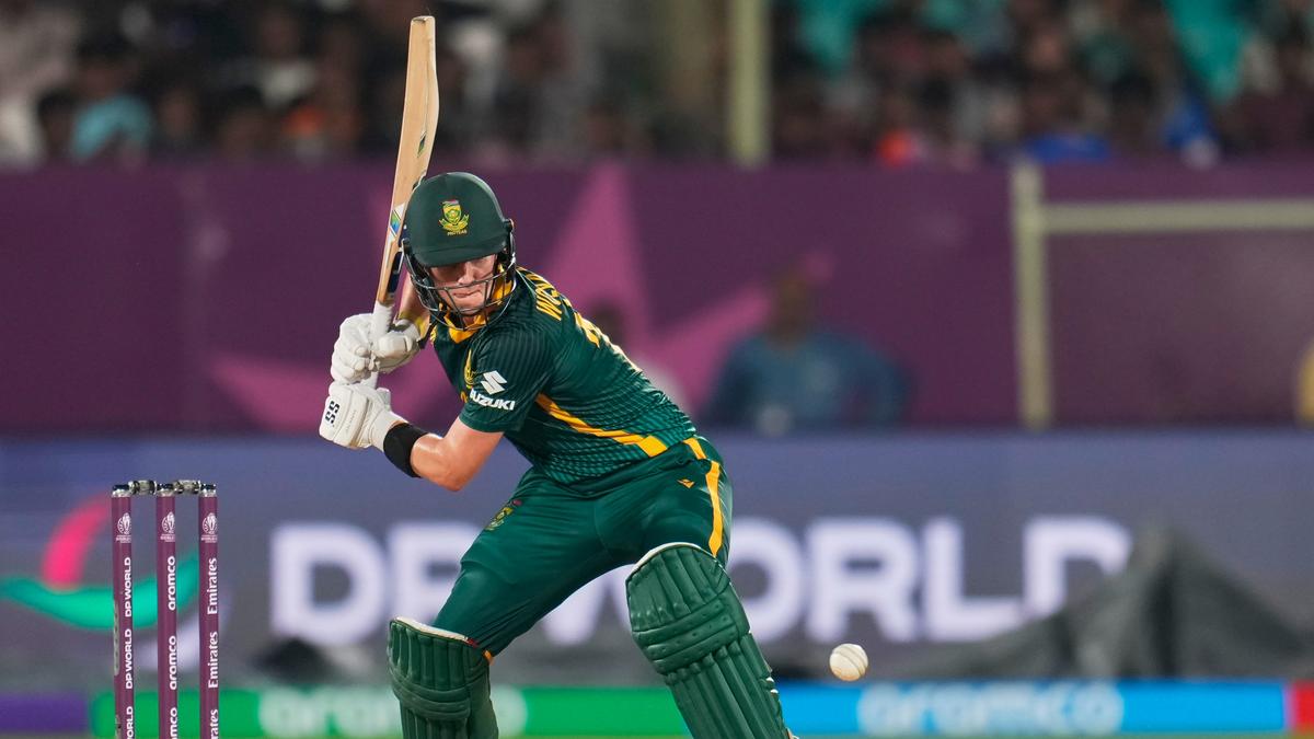 South Africa vs Bangladesh LIVE score, Women’s ODI World Cup 2025: SA-W 62/3 (15.2); Proteas lose two wickets in three balls; Target 233