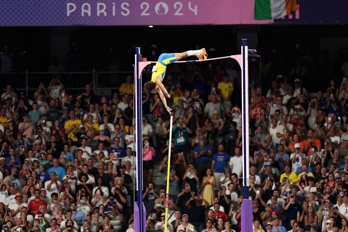 Gold medalist Armand Duplantis of Sweden sets a new world record during the Men’s Pole Vault Final.