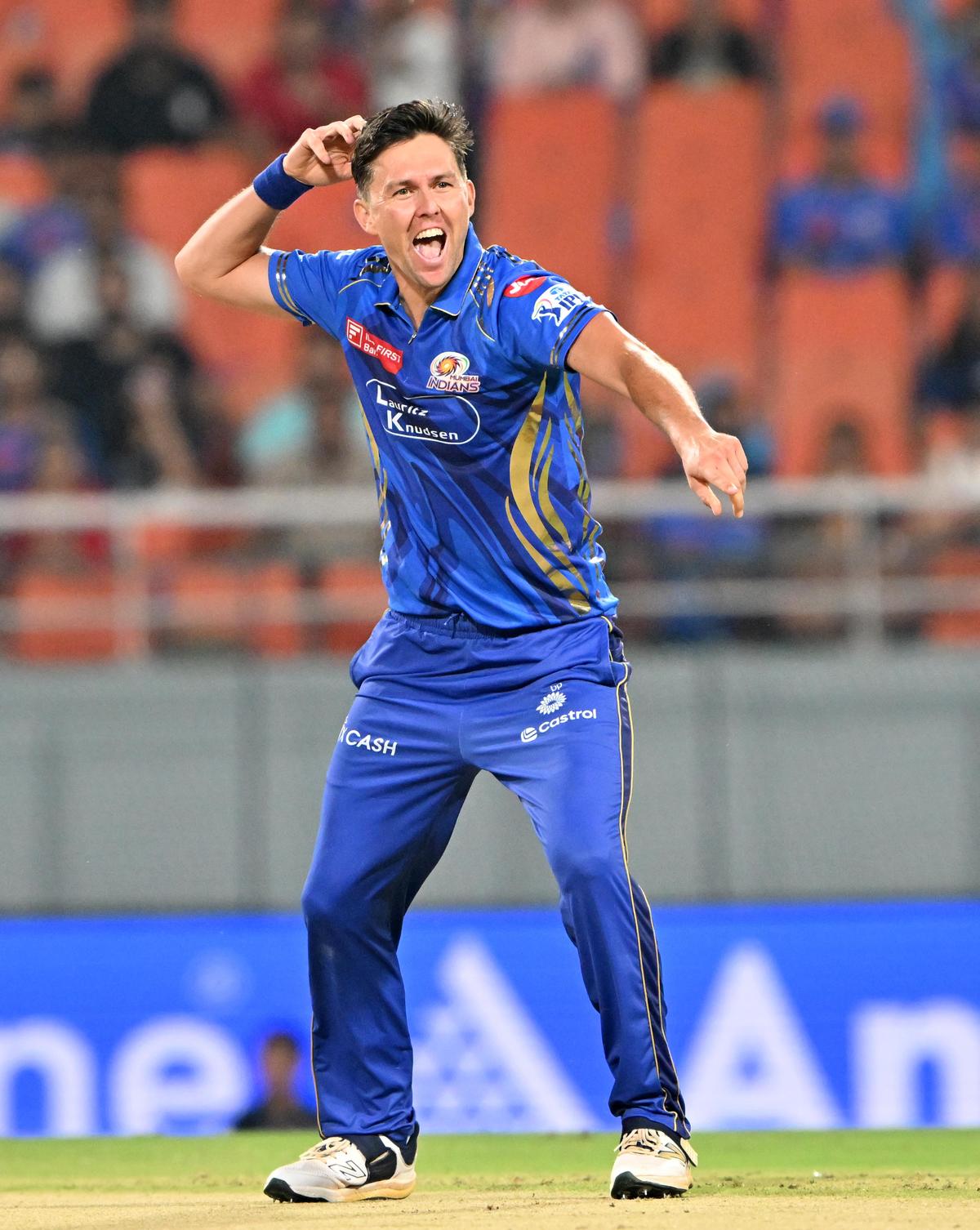 Trent Boult tem a qualidade premium de escalpelamento de postigos no PowerPlay. Trent Boult tem a qualidade premium de escalpelamento de postigos no PowerPlay.