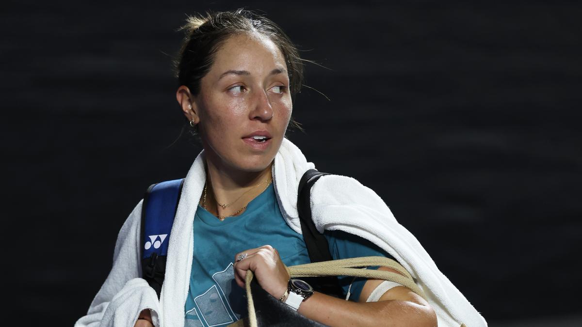 WTA Finals 2023: Pegula eases past Rybakina in opener