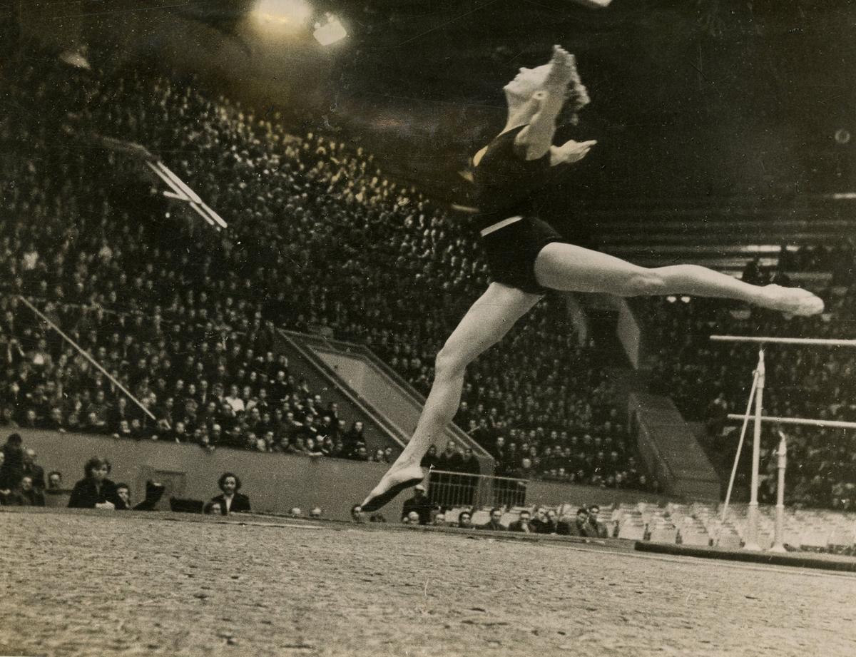 Larisa Latynina in action at the 6th Olympic Games.