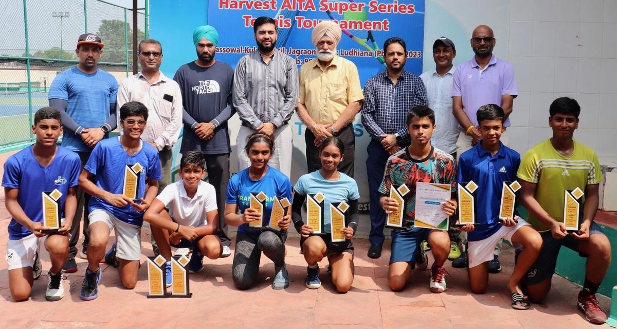 Champions and runners-up of AITA super series junior tennis
in Jassowal, Ludhiana.