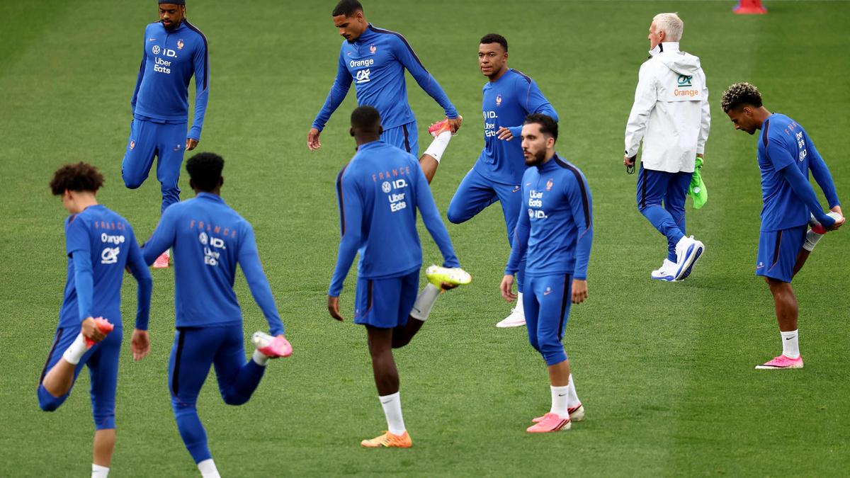 Nouvelles de l’équipe de France pour la Coupe du Monde de la FIFA 2026 : Deschamps fait le point sur la blessure de Saliba