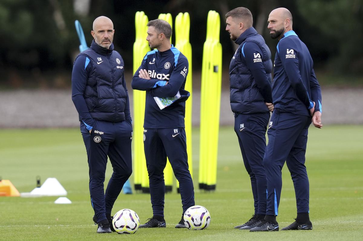 “It’s not a mess like it looks from the outside,” Enzo Maresca, the latest Chelsea manager, said Wednesday as he attempted to explain the wisdom behind taking the number of players in the squad to 43