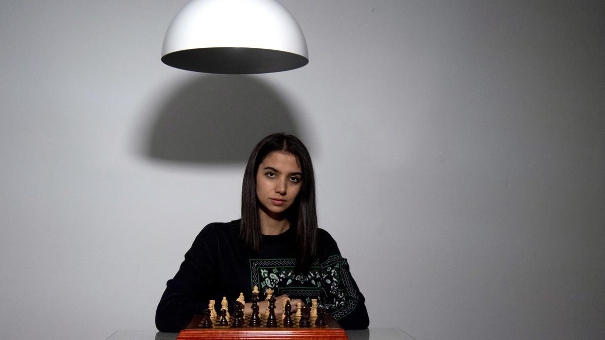 Iranian chess player who removed hijab gets Spanish citizenship