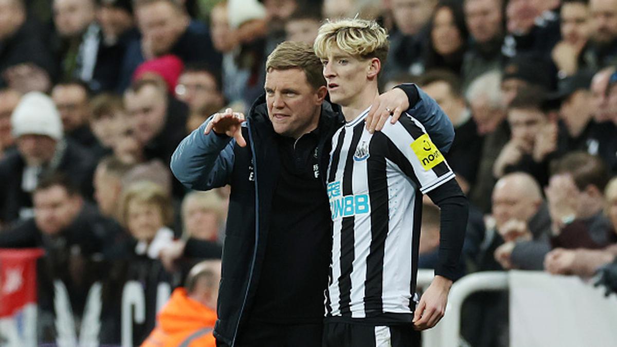 Newcastle boss Howe weighing up Gordon role against Everton