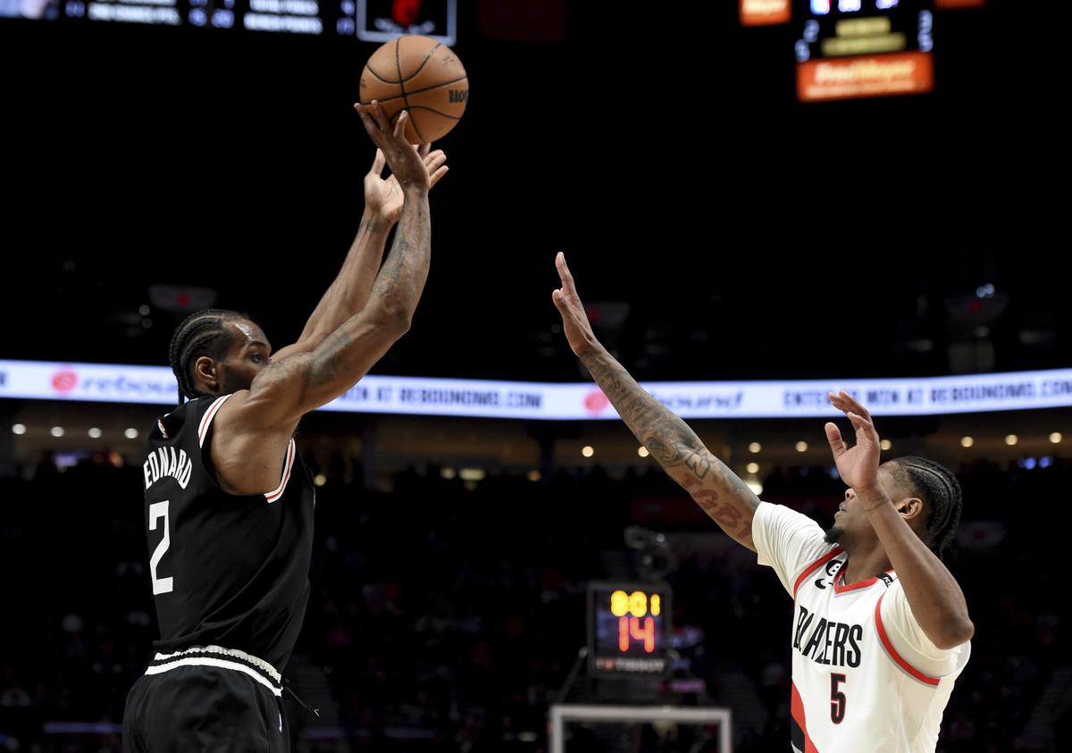 Kawhi Leonard carries Clippers past Trail Blazers