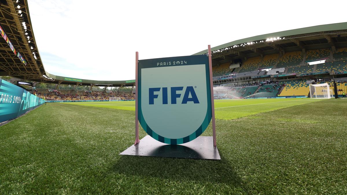 FIFA offers talks to leagues, player unions amid legal filings and threats in politics