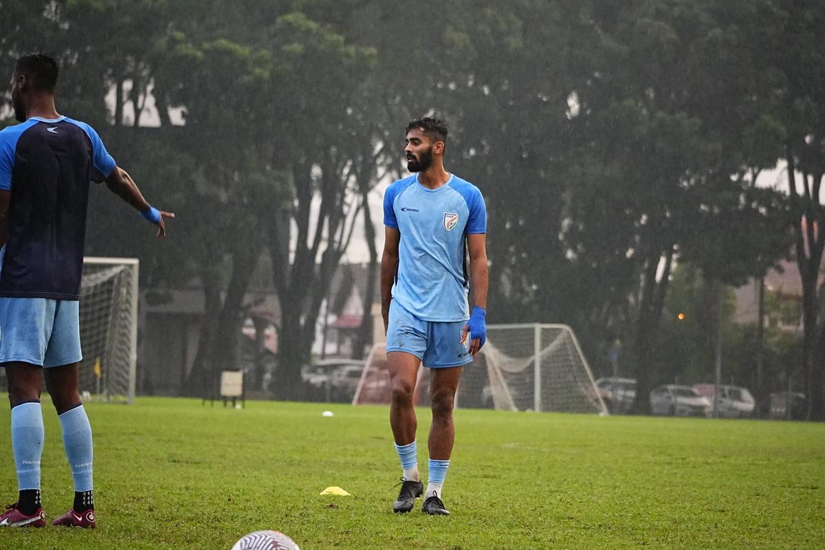 Akash sa vyvinul z typického útočiaceho krajného obrancu na defenzívnejšie zaisteného obrancu, ktorý s pokojom drží ľavé krídlo.