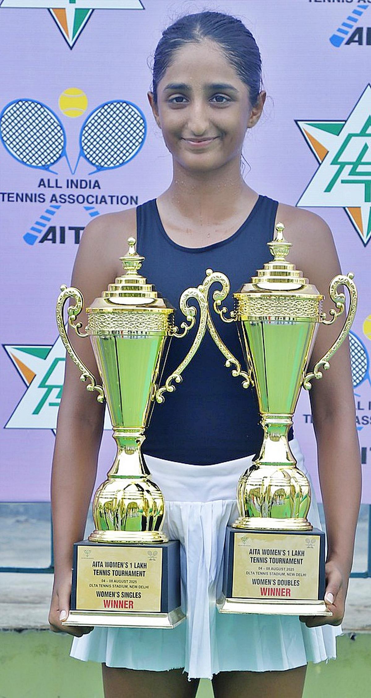  Mahika Khanna won the women’s singles and doubles titles at AITA tennis tournament in New Delhi. 