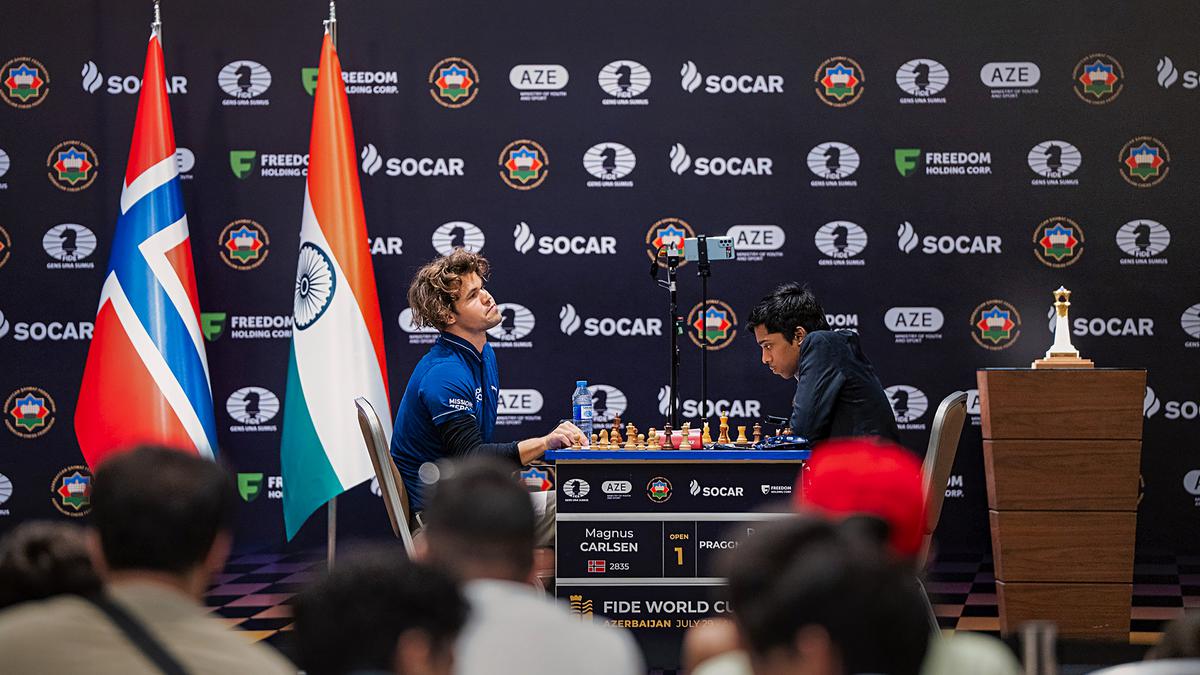 Chess World Cup final: Praggnanandhaa loses first tie-break game to Carlsen  - The Hindu BusinessLine