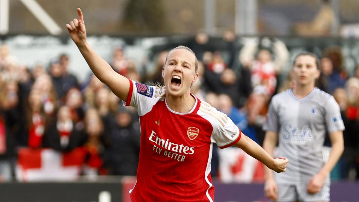 WSL: Mead on target as Arsenal notches 2-1 WSL win over Everton