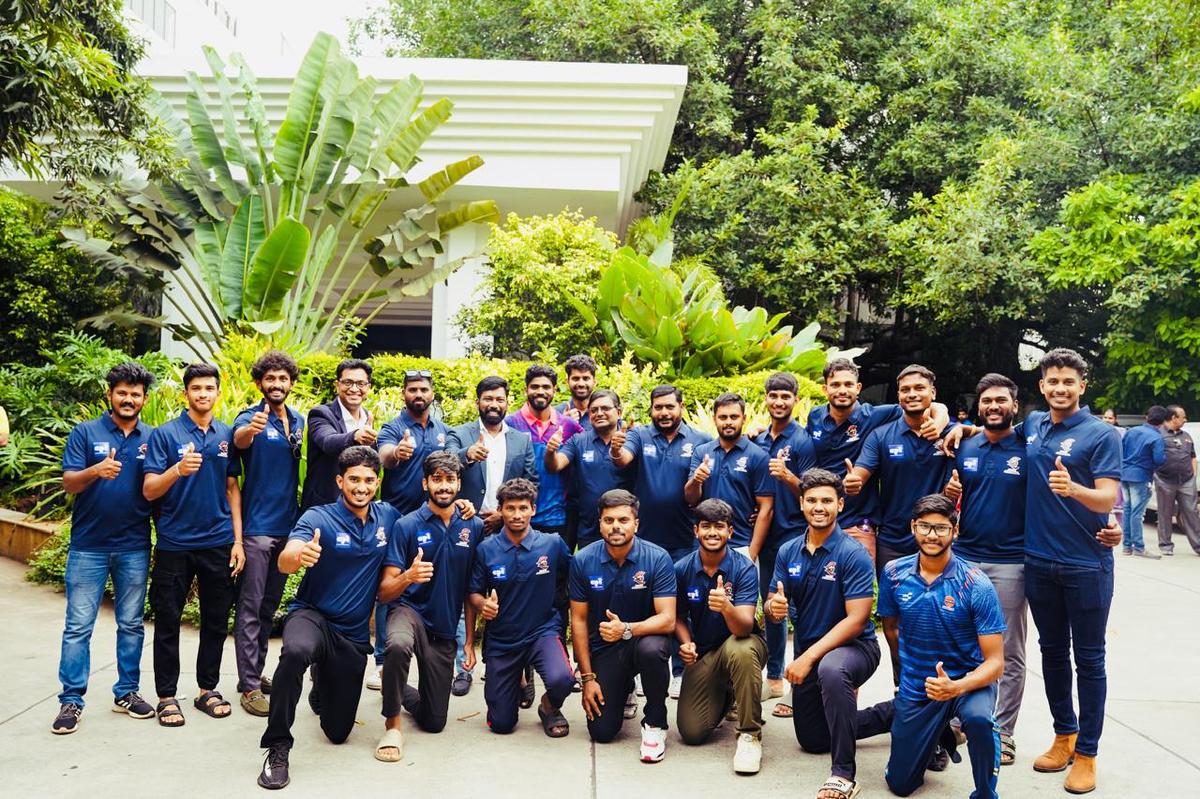 Dr. Narendra Ram, owner of Vizag Warriors with the team members in the
Andhra Premier League.