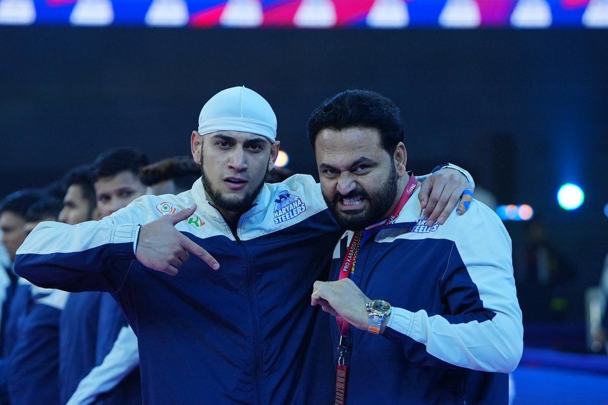 Perennial bridesmaid, not anymore: Manpreet Singh (R), who had previously finished runner-up as a coach on three occasions, finally savoured victory in his fourth final, guiding the Haryana Steelers to its maiden PKL championship.