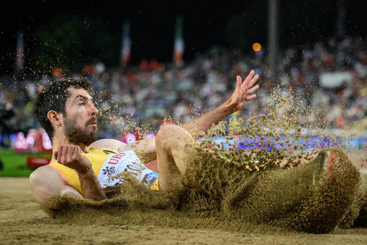 Greece’s Miltiadis Tentoglou competes in the men’s long jump event at the “Athletissima” Diamond League athletics meeting in Lausanne on August 22, 2024. 