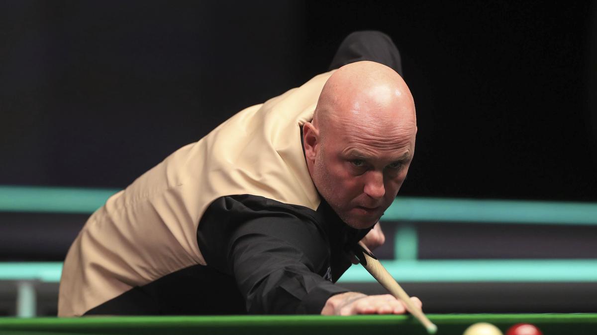 Snooker player Mark King banned for five years for fixing match and providing inside information