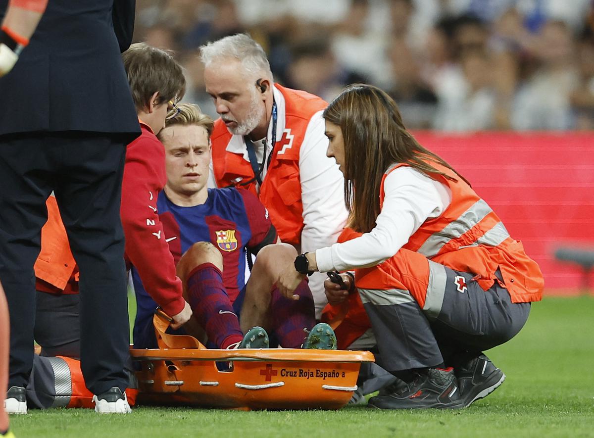 Barcelona's De Jong to miss end of season with ankle sprain - reports -  Sportstar