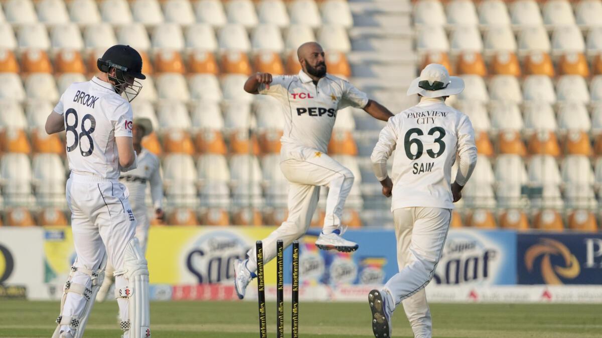 PAK vs ENG, 2nd Test Day 3 LIVE score: Bashir claims three; Pakistan 43/3 at lunch, leads by 118