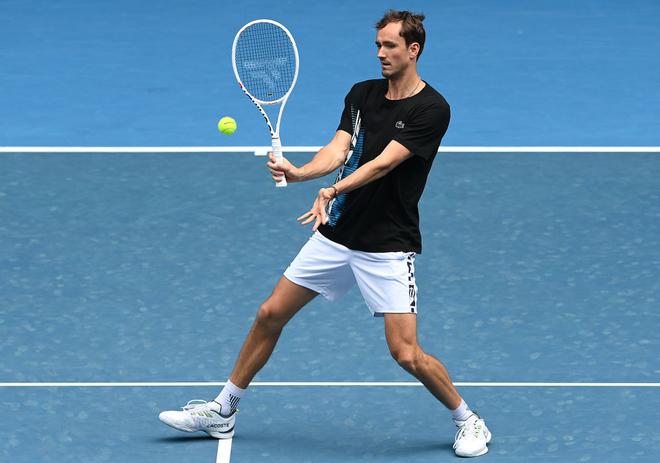 Point to note: Daniil Medvedev isn’t particularly eager to go to net because he lacks confidence in his volley. Improving his volley technique should rank as his highest immediate priority