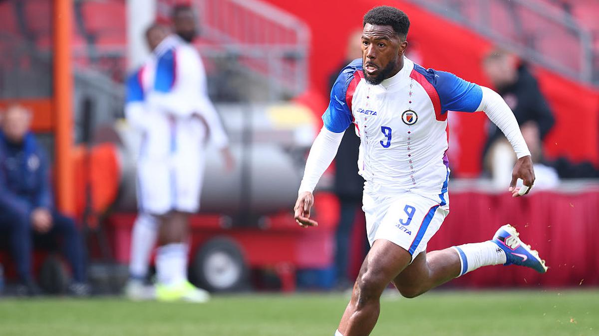 Duckens Nazon, le meilleur buteur d’Haïti qui a fui la guerre contre l’Iran par la route, attend son rêve de Coupe du Monde de la FIFA