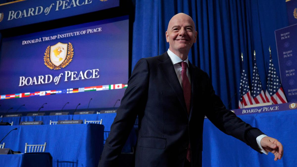 O COI não está tomando nenhuma ação contra Infantino por causa do papel de Trump no Conselho de Paz