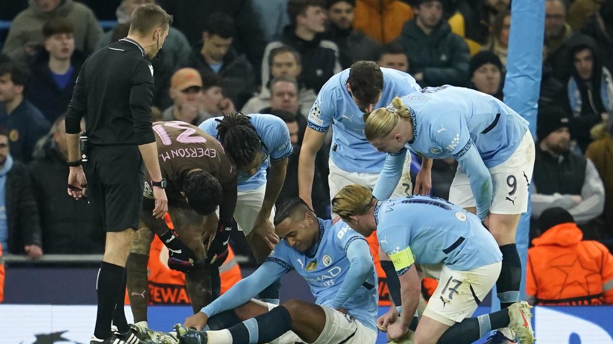 Manchester City defender Akanji facing surgery and lengthy layoff after muscle injury