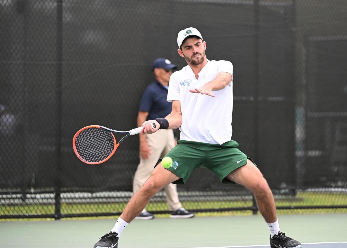 ASAF Friedler pratica para a temporada 2024-25 na Universidade de Tulan, em Nova Orleans, Louisiana.