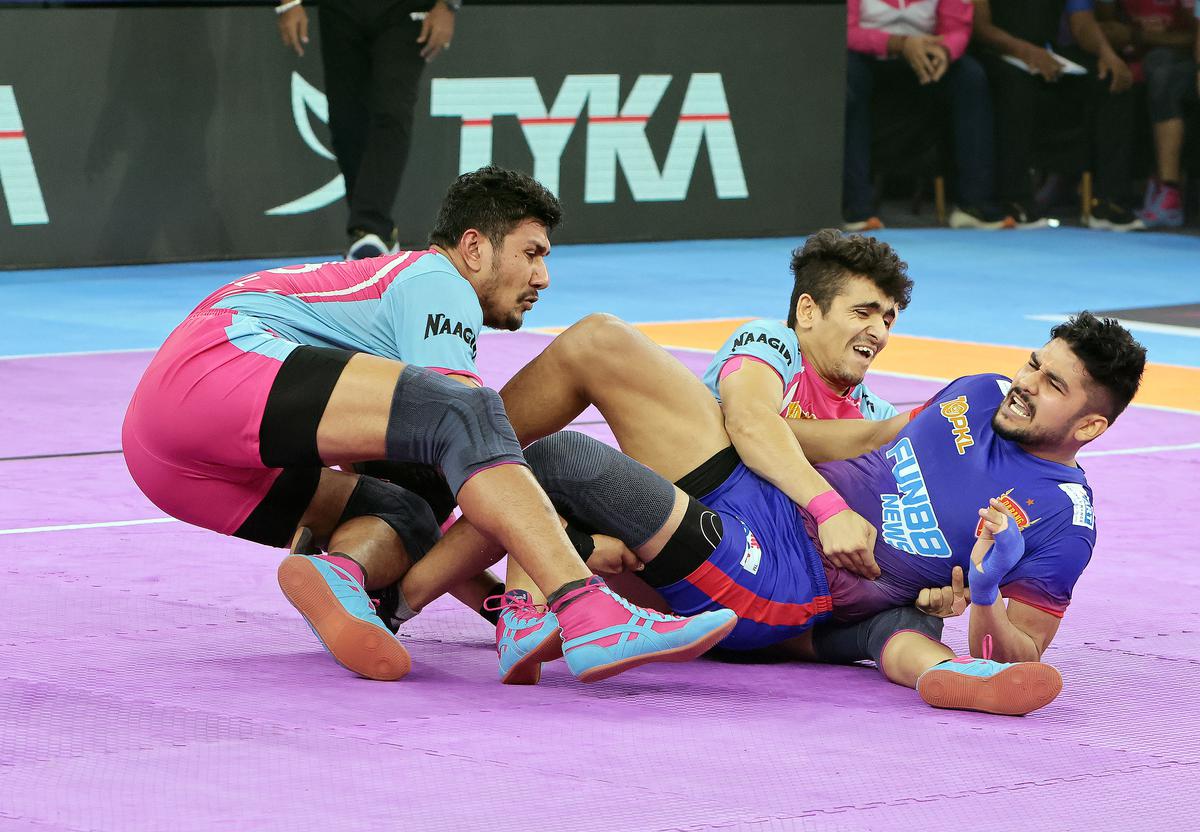 Dabang Delhi’s star raider Naveen Kumar was injured in the 14th minute of the match.