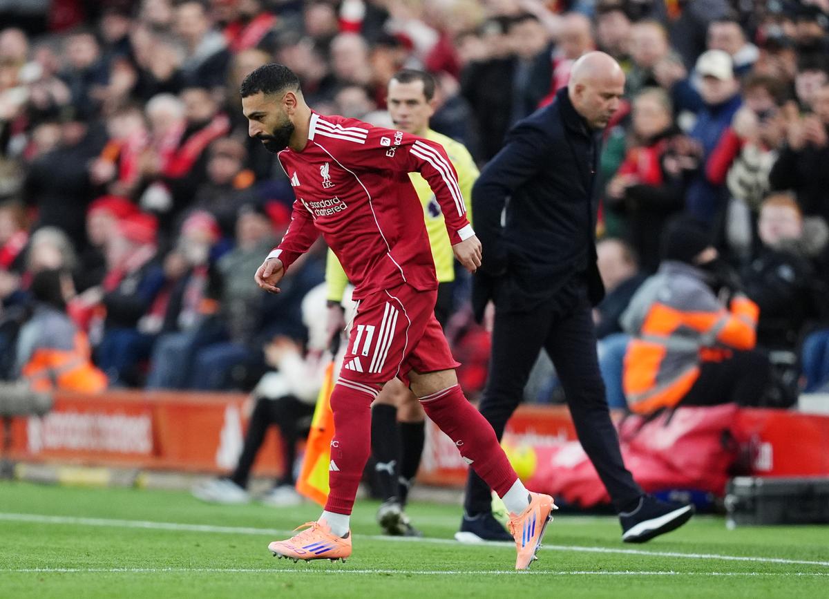 Caminhos separados: Mohamed Salah desentendeu-se com o técnico Arne Slot no meio da temporada 2025-26, mas acabou consertando o relacionamento.