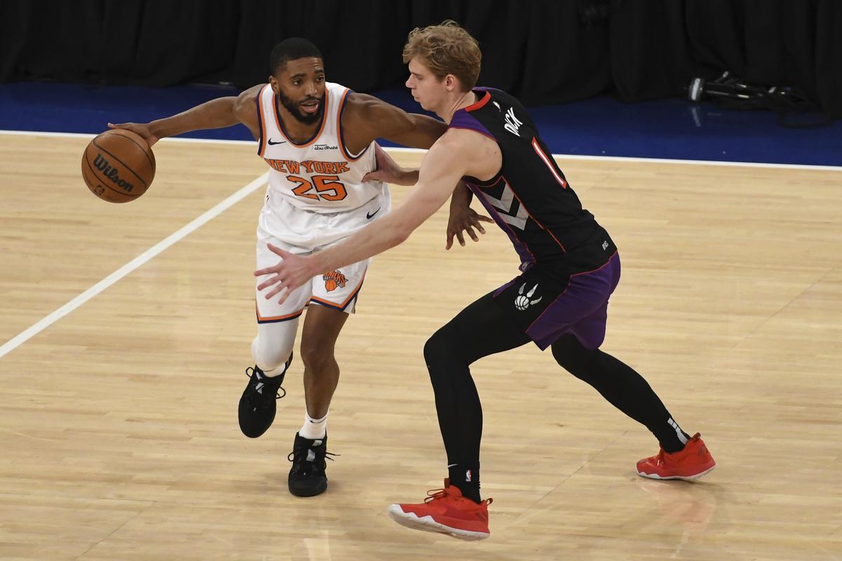 New York Knicks’ Mikal Bridges dribbles the ball against Toronto Raptors’ Gradey Dick. 