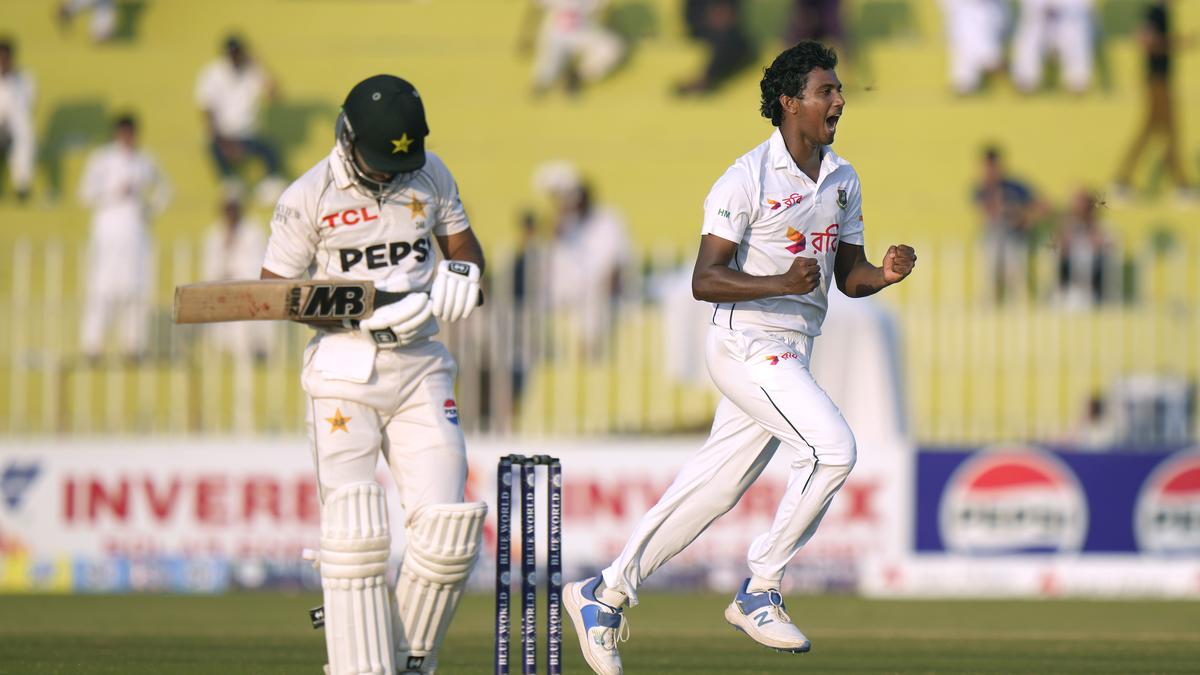 PAK vs BAN highlights, 2nd Test Day 3: Pakistan 9/2 at stumps, leads by 21 runs; Bangladesh 262 all out