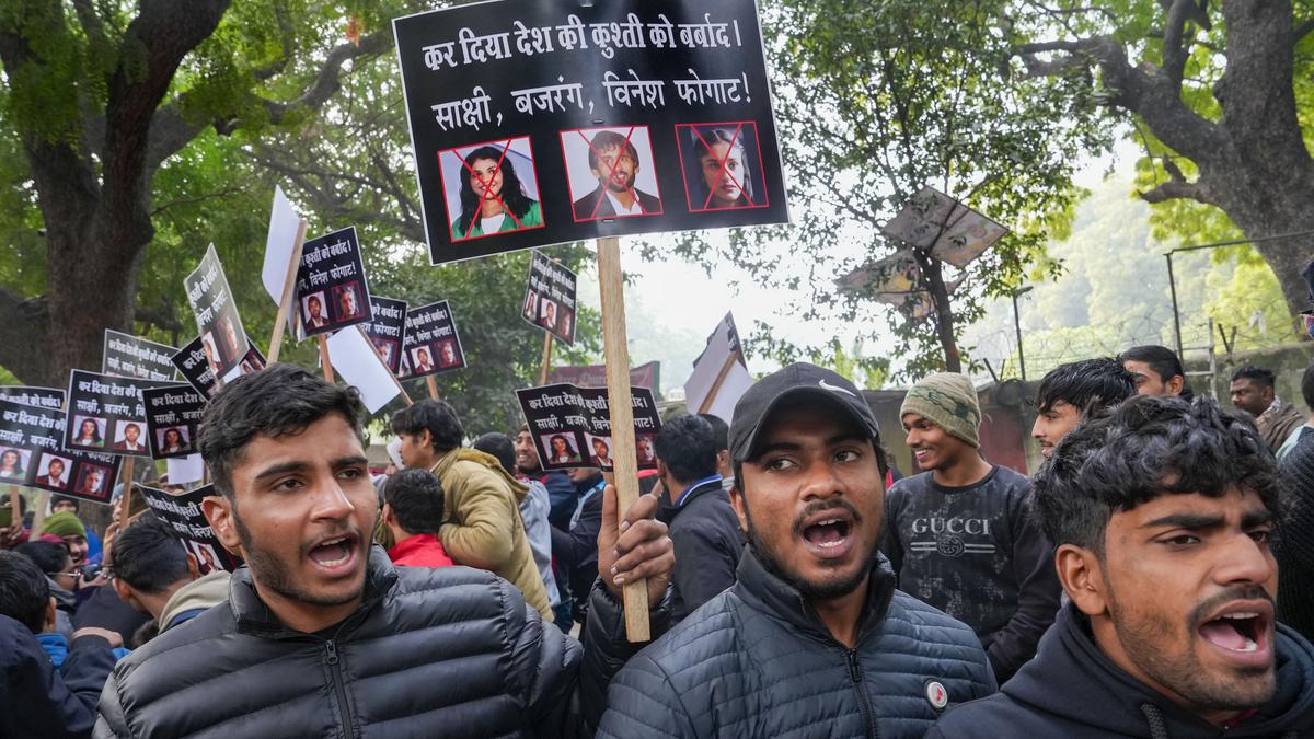 Junior wrestlers assemble at Jantar Mantar, protest against Bajrang, Sakshi and Vinesh