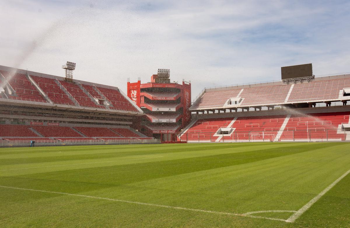 Independiente, an Instagram influencer, and the Inspector General: What's  behind the controversial crowdfunding campaign to lift the Argentine soccer  club out of debt? - Argentina Reports