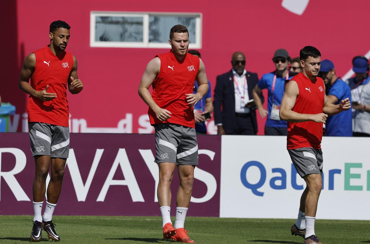 Der Brasilianer sei zwar Favorit, aber gewinnbar, sagt Elvedi aus der Schweiz vor dem WM-Spiel