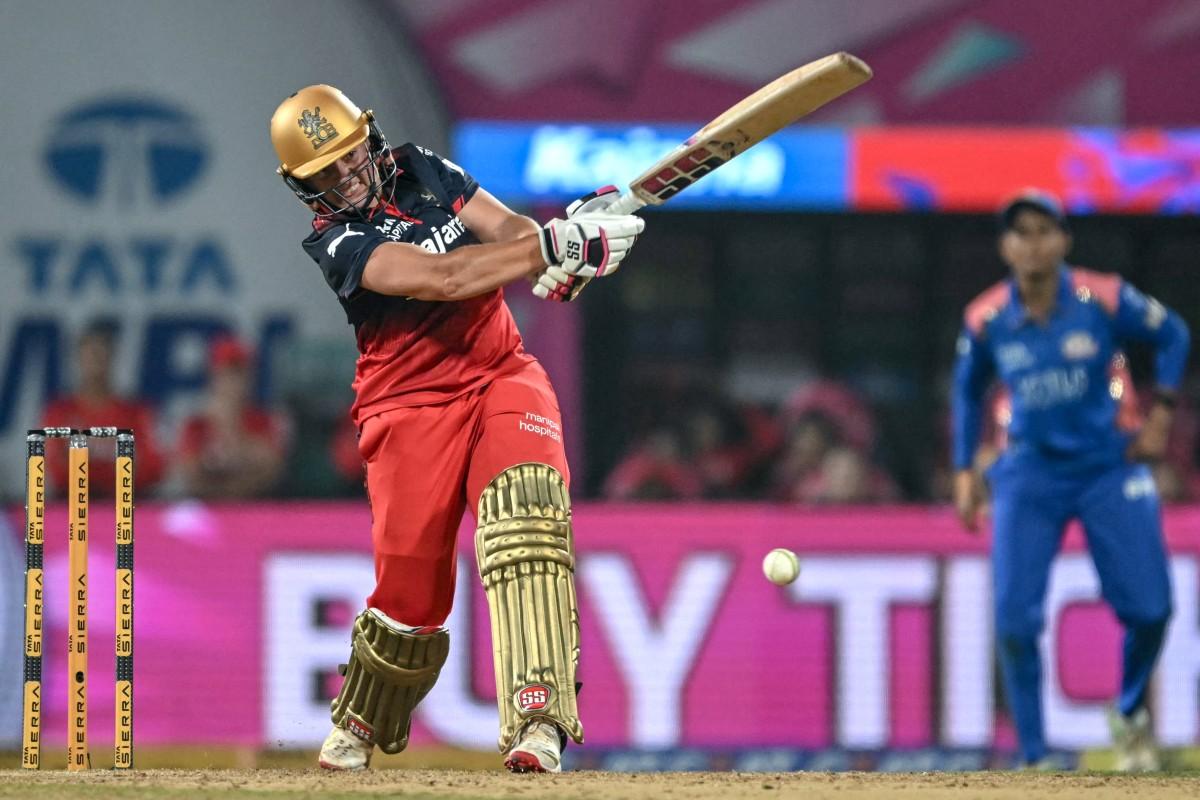 Nadine de Klerk, da África do Sul, levou o RCB por cima da linha na última bola com uma impressionante rebatida de 63, não eliminada em 44 bolas. 