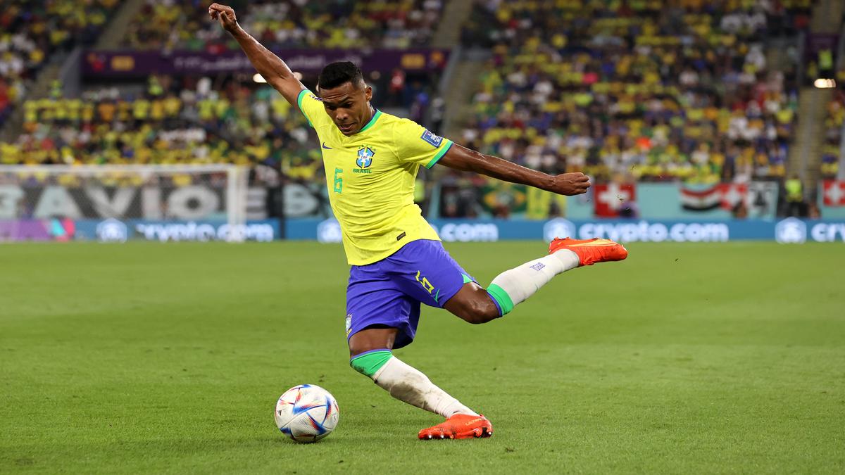 Is Alex Sandro playing tonight in FIFA World Cup Qatar 2022 match - Brazil vs South Korea today?