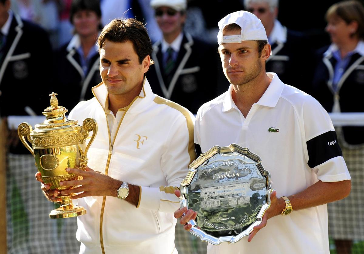 Switzerland’s Roger Federer (left) holds his winners trophy and USA’s Andy Roddick (right) holds his runner-up plate after the Wimbledon final in London on July 5, 2009. 