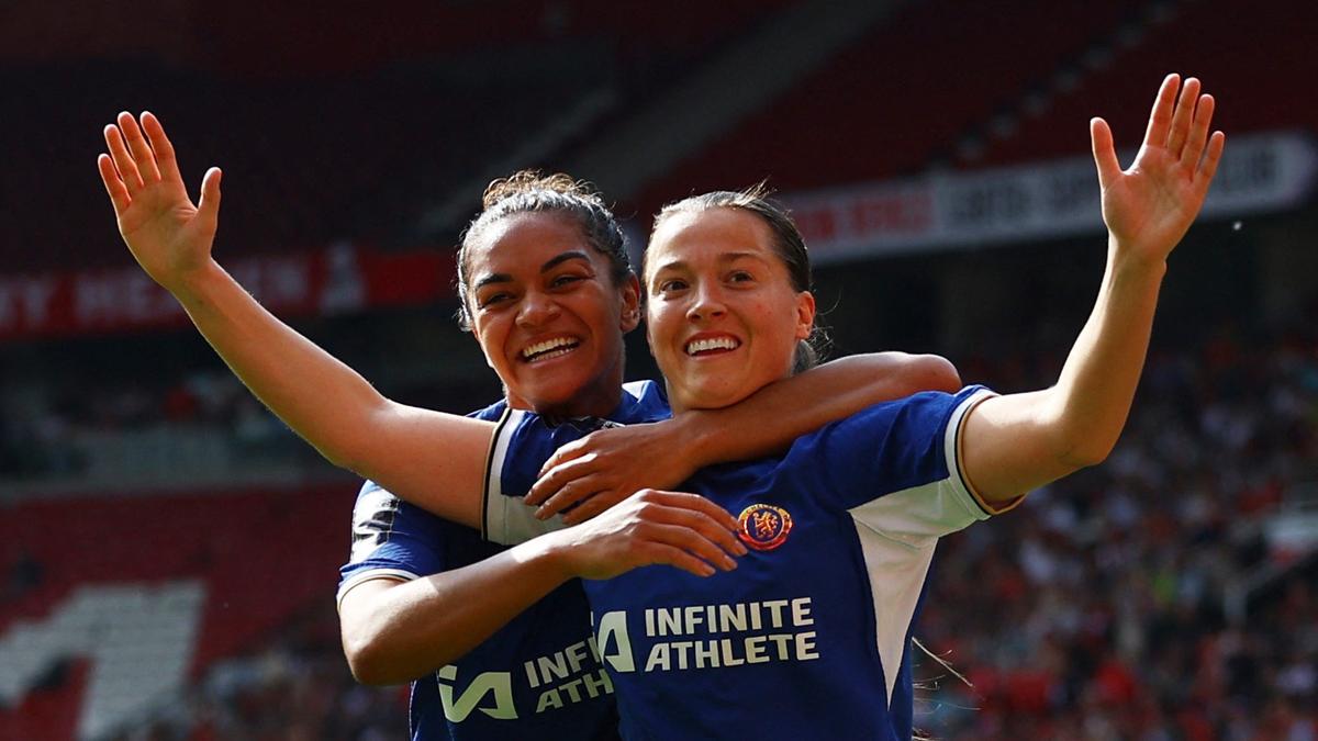 Women’s Super League: Chelsea routs Man United to win fifth straight title