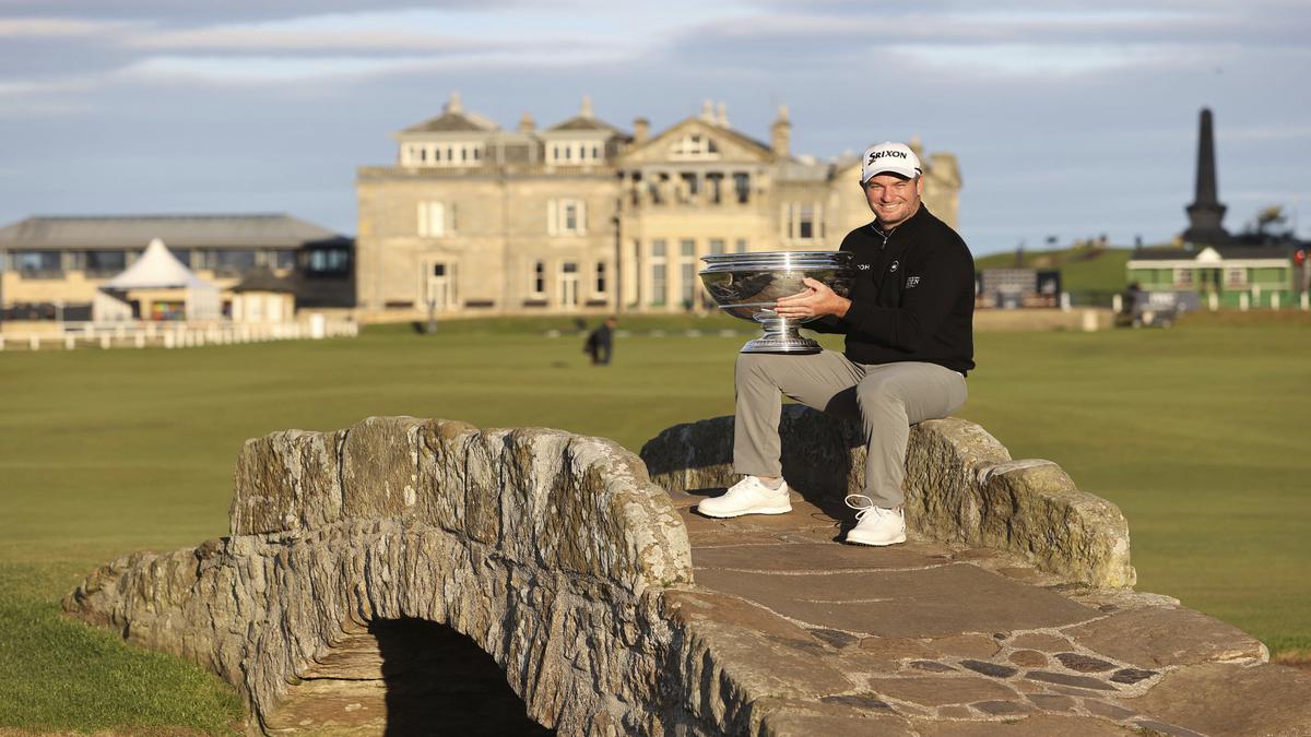 New Zealand golfer Ryan Fox pays tribute to former partner Shane Warne as he wins Alfred Dunhill Links Championship