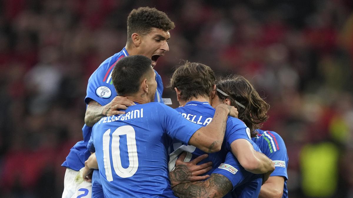 Euro 2025 Defending champion Italy opens campaign with narrow 21 win