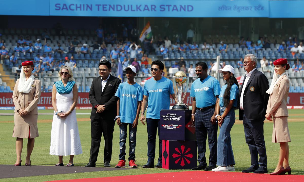 Sachin Tendulkar and Muttiah Muralitharan alongside Jay Shah, BCCI Honorary Secretary, Roger Binny, BCCI President, and Cynthia McCaffrey, representative of UNICEF India, before the match at Wankhede Stadium.