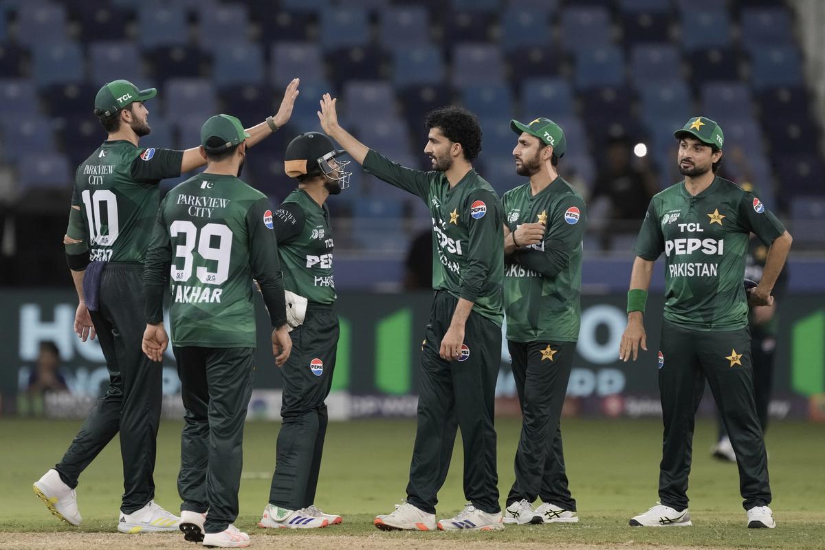 Ambos os conjuntos de spinners estão saindo de ricos em seus passeios anteriores, e a natureza lenta das condições apenas aguarda o apetite.  Ambos os conjuntos de spinners estão saindo de ricos em seus passeios anteriores, e a natureza lenta das condições apenas aguarda o apetite.