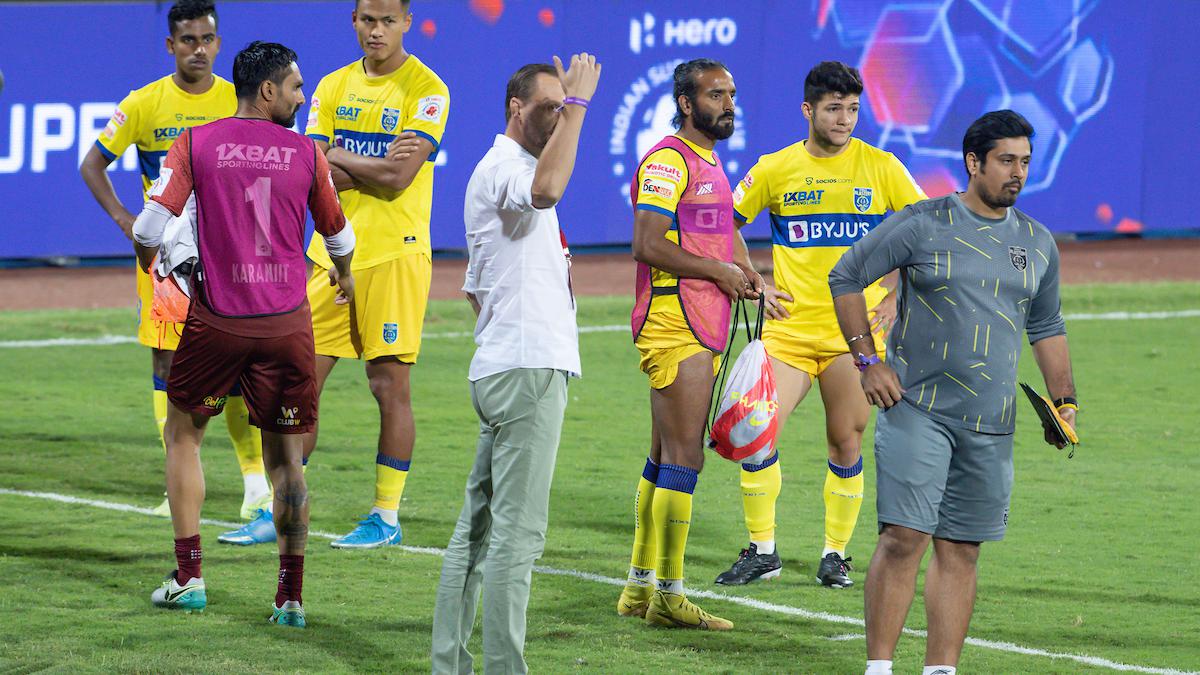 Kerala Blasters abandona o relvado após golo de Sunil Chhetri e Bengaluru  avança para as meias-finais